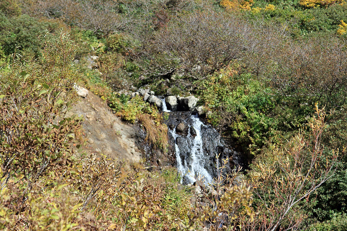 水面ギリギリの登山道(中沼)